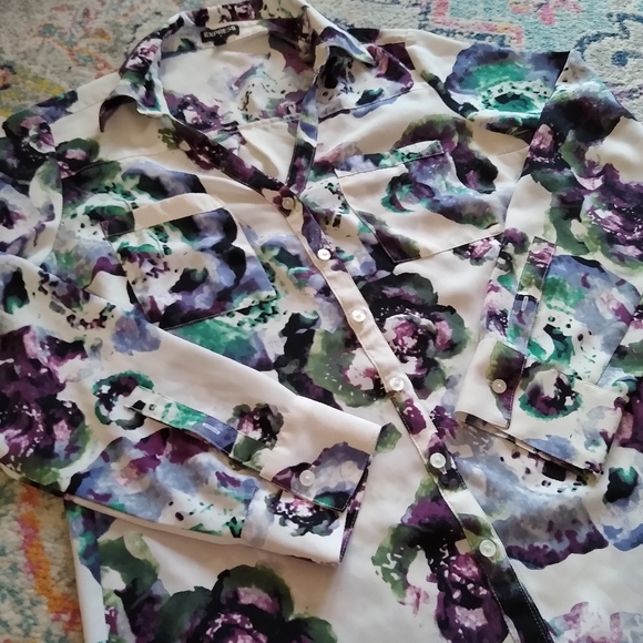 EXPRESS floral button-down blouse - Picture 8 of 14
